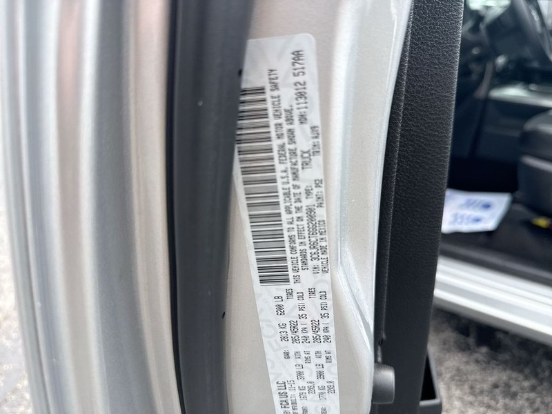 Ram 1500 Vehicle Full-screen Gallery Image 38