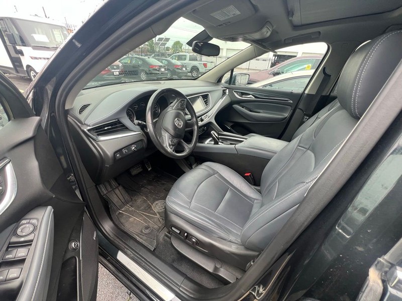 Buick Enclave Vehicle Full-screen Gallery Image 7