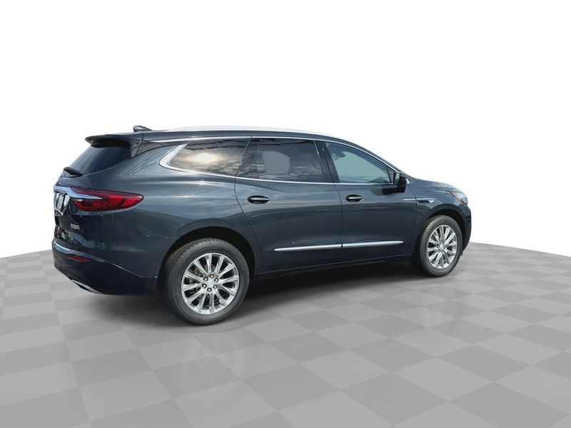 Buick Enclave Vehicle Full-screen Gallery Image 09