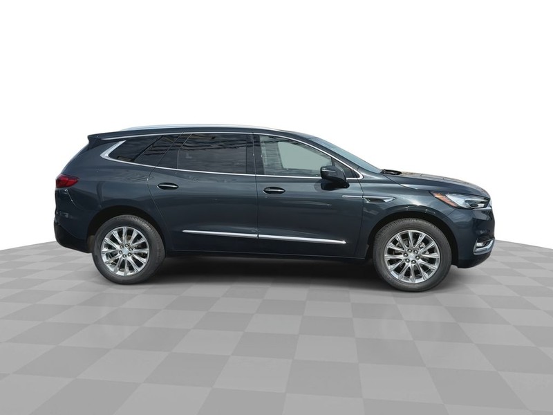 Buick Enclave Vehicle Full-screen Gallery Image 10