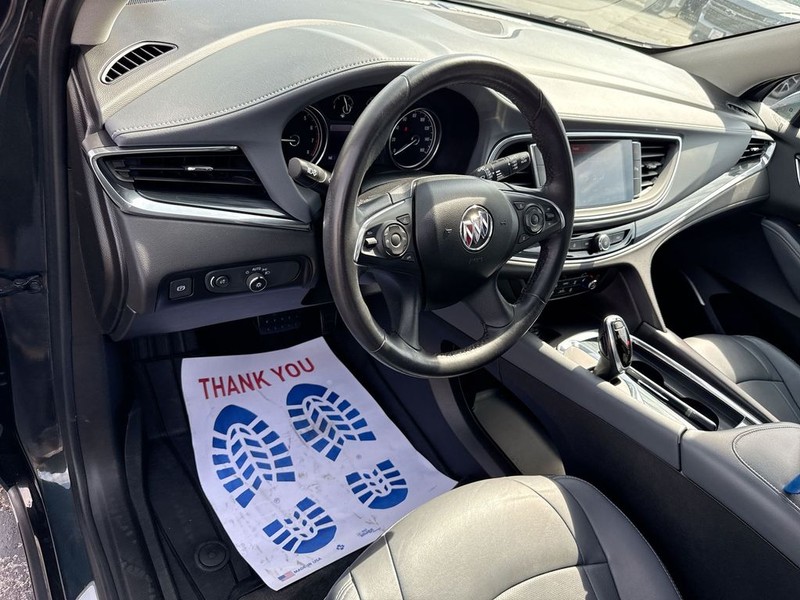 Buick Enclave Vehicle Full-screen Gallery Image 12