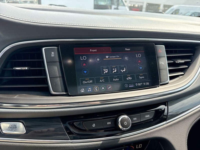 Buick Enclave Vehicle Full-screen Gallery Image 15