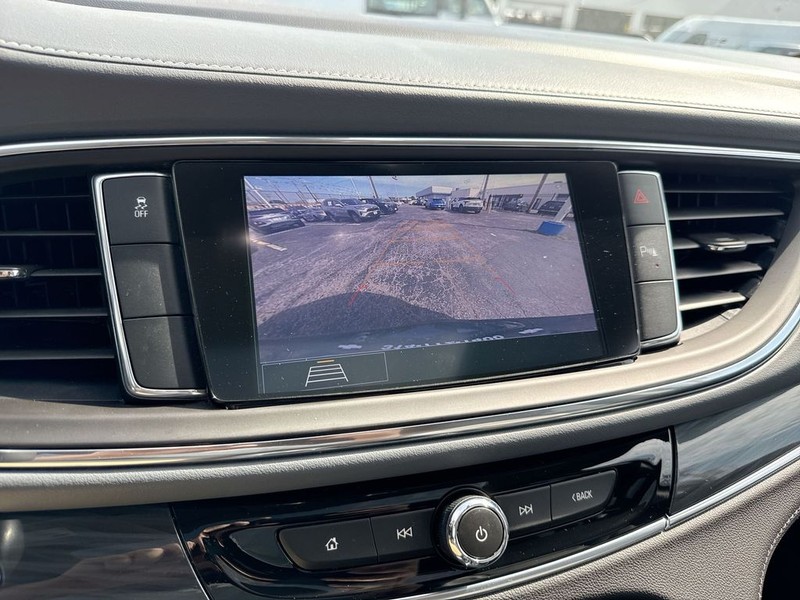 Buick Enclave Vehicle Full-screen Gallery Image 16