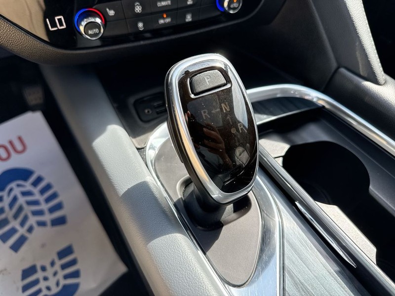 Buick Enclave Vehicle Full-screen Gallery Image 17