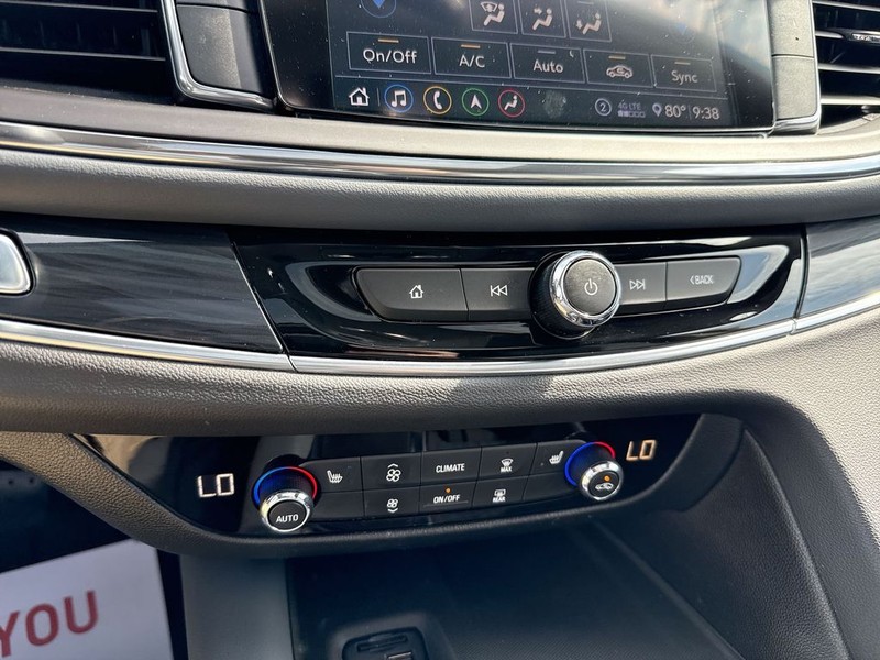 Buick Enclave Vehicle Full-screen Gallery Image 19