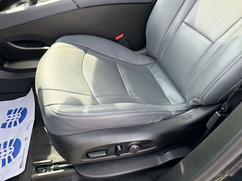 Buick Enclave Vehicle Full-screen Gallery Image 22