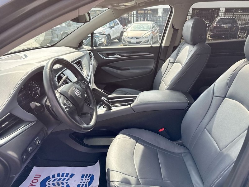 Buick Enclave Vehicle Full-screen Gallery Image 23