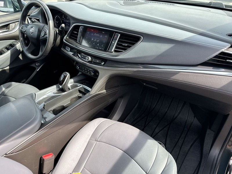 Buick Enclave Vehicle Full-screen Gallery Image 29