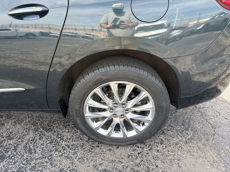 Buick Enclave Vehicle Full-screen Gallery Image 41
