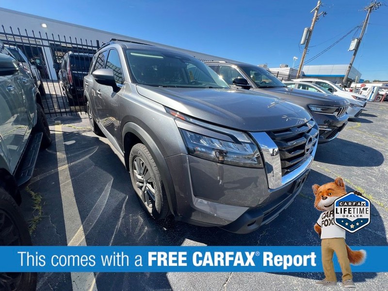 Nissan Pathfinder Vehicle Full-screen Gallery Image 3