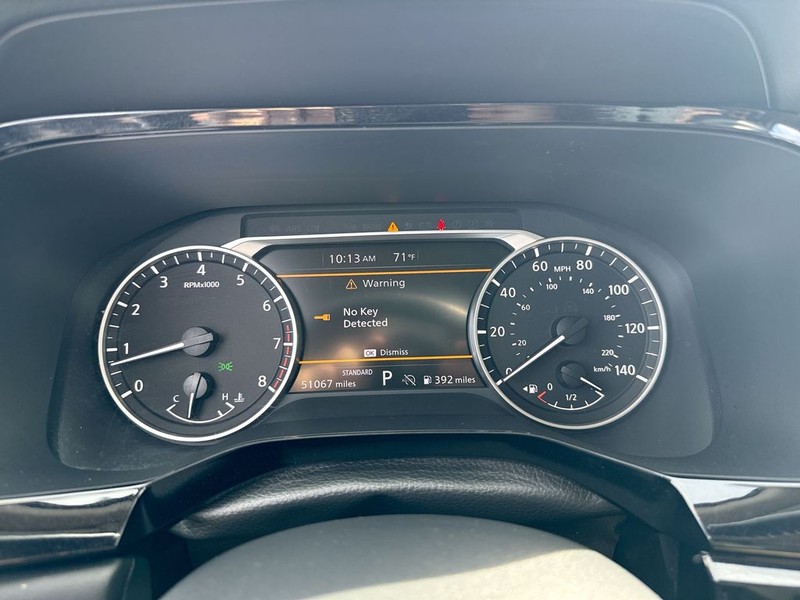 Nissan Pathfinder Vehicle Full-screen Gallery Image 18