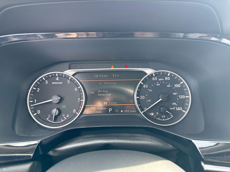 Nissan Pathfinder Vehicle Full-screen Gallery Image 19