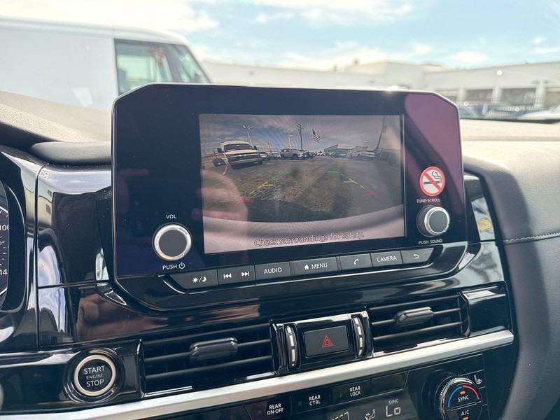 Nissan Pathfinder Vehicle Full-screen Gallery Image 21