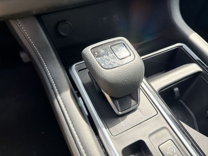 Nissan Pathfinder Vehicle Full-screen Gallery Image 22