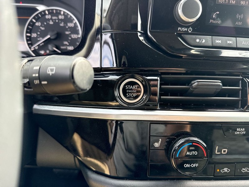 Nissan Pathfinder Vehicle Full-screen Gallery Image 23