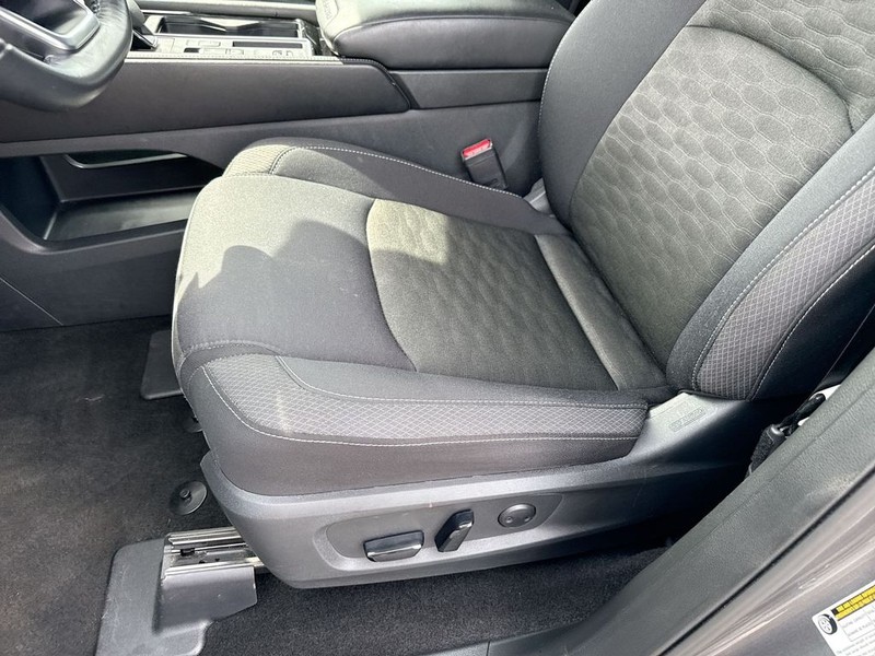 Nissan Pathfinder Vehicle Full-screen Gallery Image 26