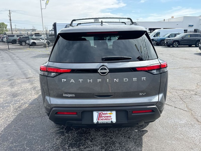 Nissan Pathfinder Vehicle Full-screen Gallery Image 31