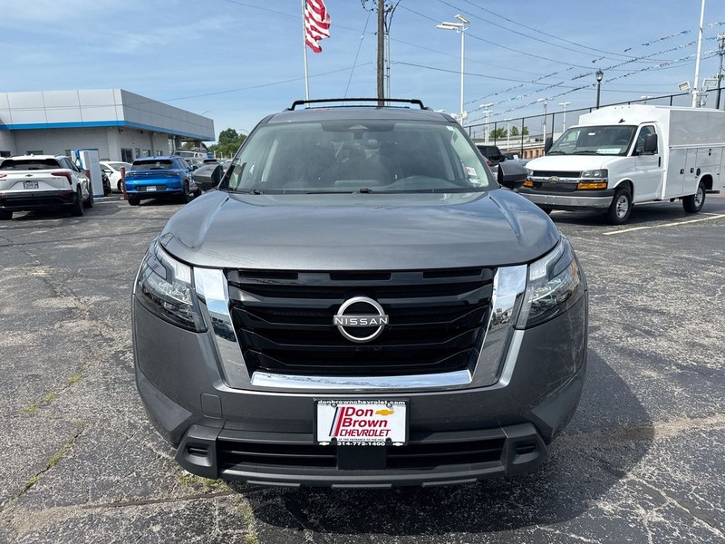 Nissan Pathfinder Vehicle Full-screen Gallery Image 34