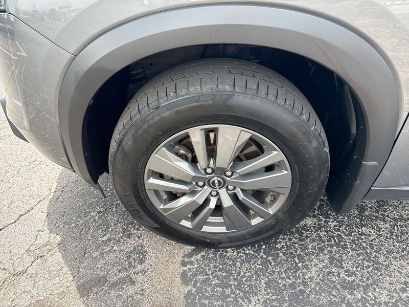 Nissan Pathfinder Vehicle Full-screen Gallery Image 37