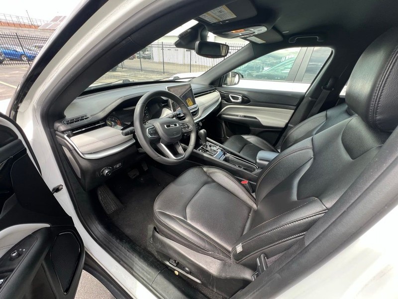 Jeep Compass Vehicle Full-screen Gallery Image 7