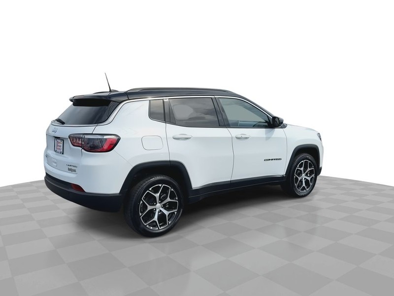 Jeep Compass Vehicle Full-screen Gallery Image 13