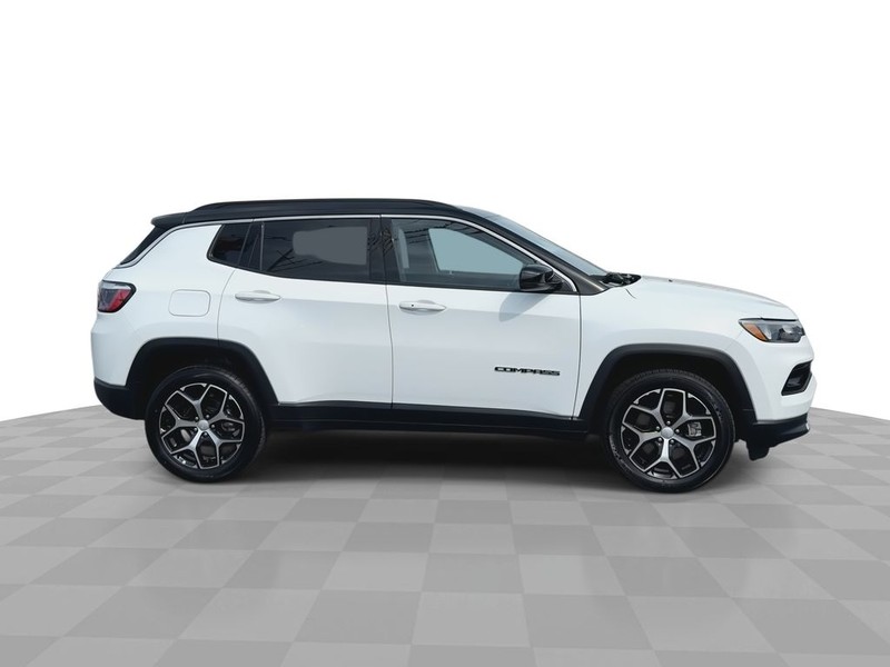 Jeep Compass Vehicle Full-screen Gallery Image 14