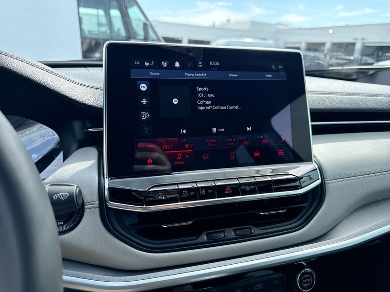 Jeep Compass Vehicle Full-screen Gallery Image 20