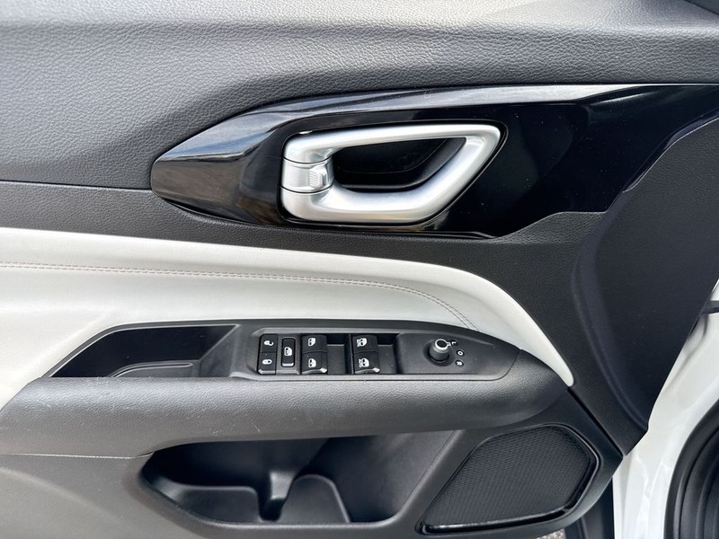 Jeep Compass Vehicle Full-screen Gallery Image 28