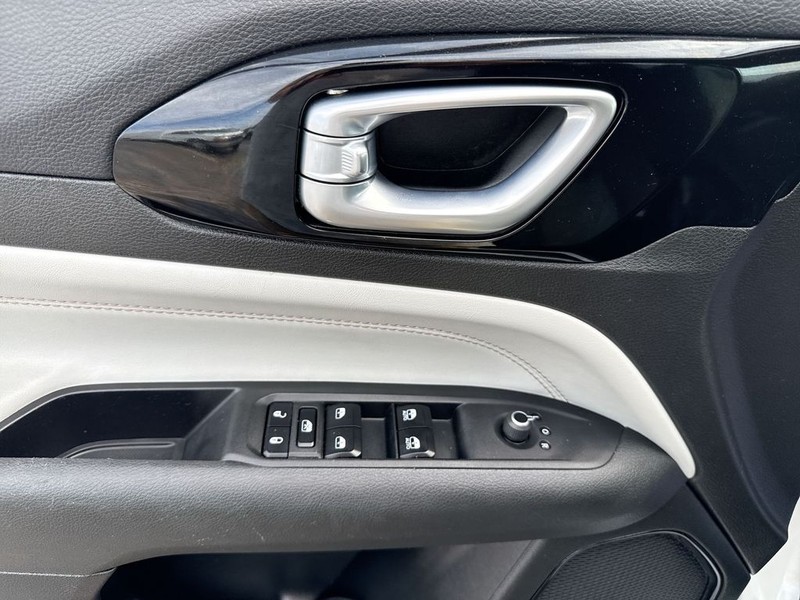 Jeep Compass Vehicle Full-screen Gallery Image 29