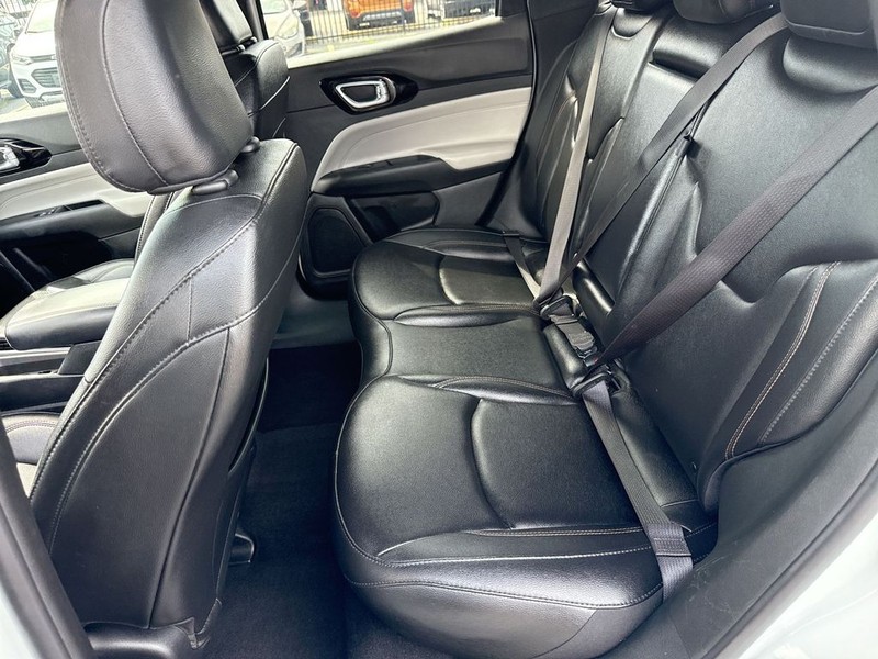 Jeep Compass Vehicle Full-screen Gallery Image 30