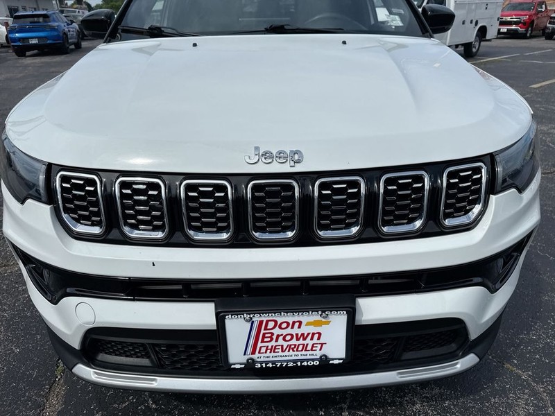 Jeep Compass Vehicle Full-screen Gallery Image 34