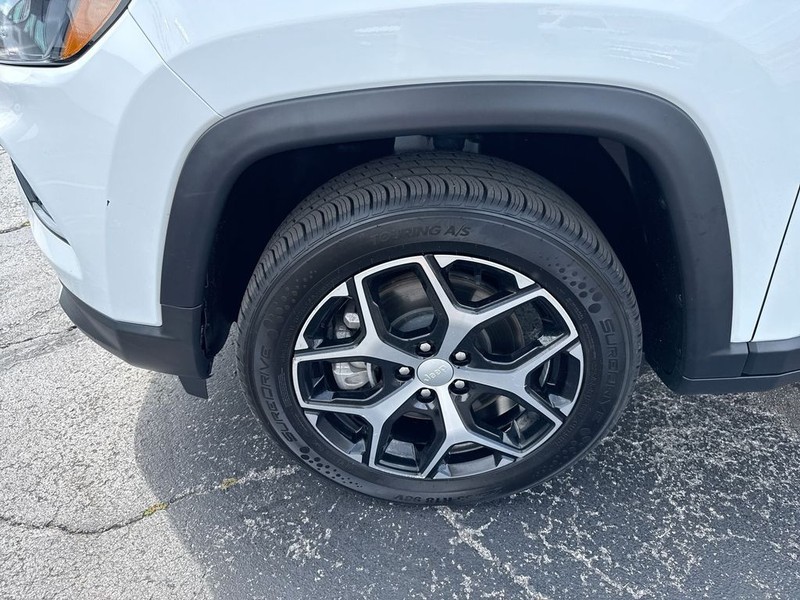 Jeep Compass Vehicle Full-screen Gallery Image 36