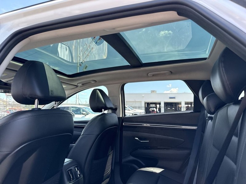 Hyundai Tucson Vehicle Full-screen Gallery Image 24