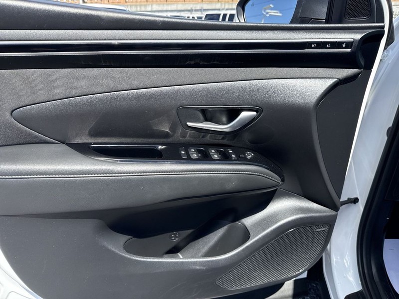 Hyundai Tucson Vehicle Full-screen Gallery Image 28