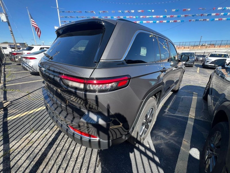 Jeep Grand Cherokee Vehicle Full-screen Gallery Image 6