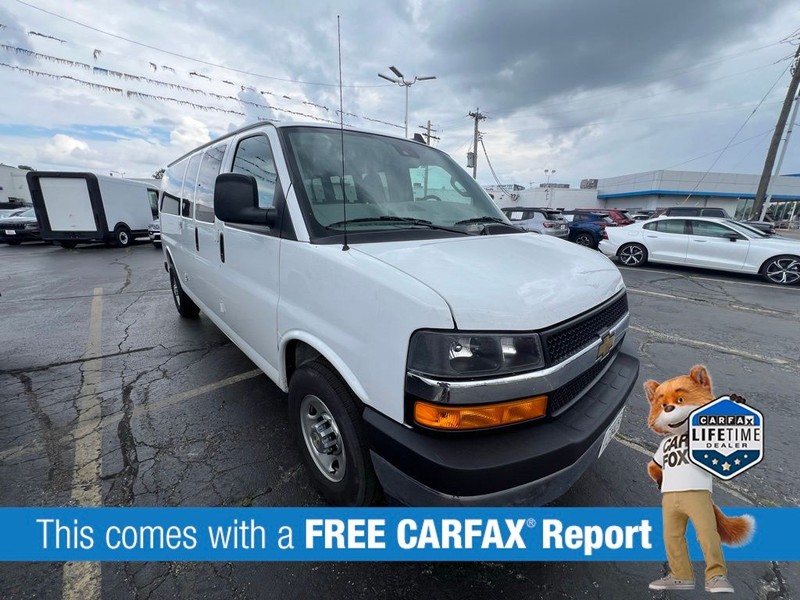 Chevrolet Express Passenger Vehicle Full-screen Gallery Image 3