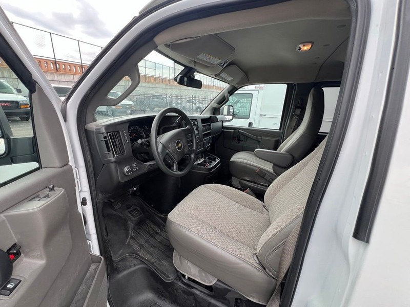 Chevrolet Express Passenger Vehicle Full-screen Gallery Image 7