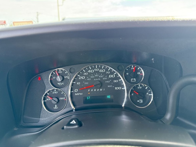 Chevrolet Express Passenger Vehicle Full-screen Gallery Image 13