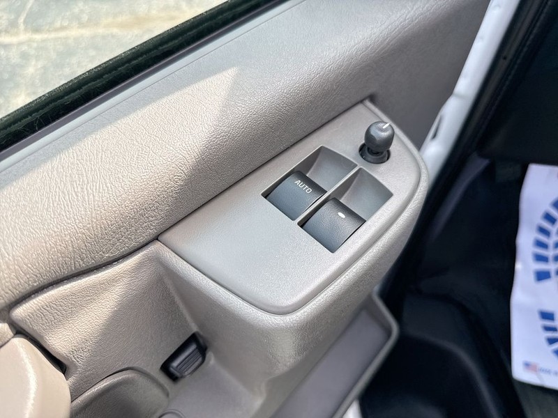 Chevrolet Express Passenger Vehicle Full-screen Gallery Image 23