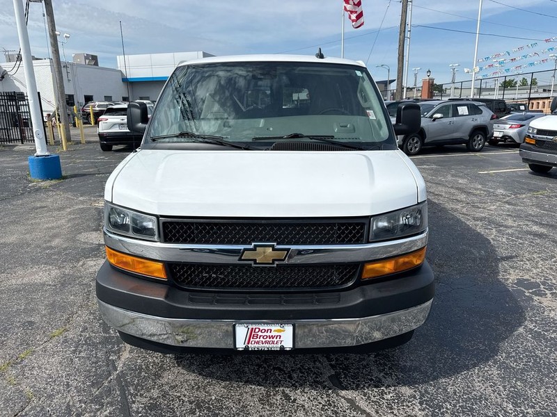 Chevrolet Express Passenger Vehicle Full-screen Gallery Image 28