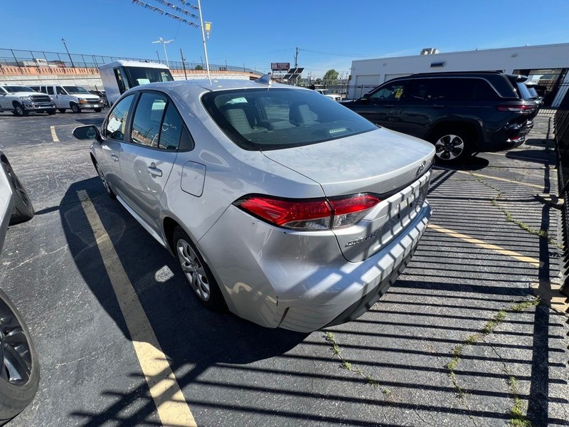 Toyota Corolla Vehicle Full-screen Gallery Image 4