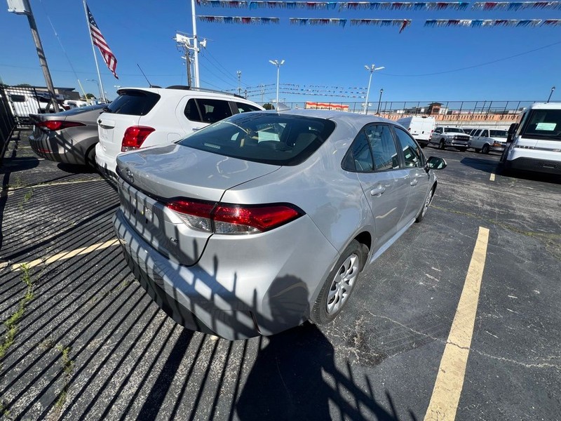 Toyota Corolla Vehicle Full-screen Gallery Image 6