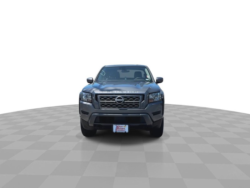 Nissan Frontier Vehicle Full-screen Gallery Image 4