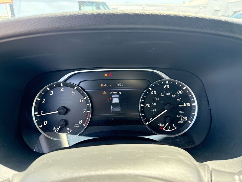 Nissan Frontier Vehicle Full-screen Gallery Image 19