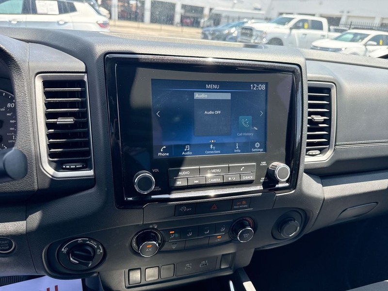 Nissan Frontier Vehicle Full-screen Gallery Image 20