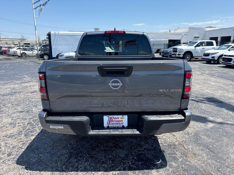 Nissan Frontier Vehicle Full-screen Gallery Image 30