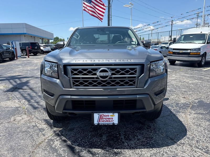 Nissan Frontier Vehicle Full-screen Gallery Image 34