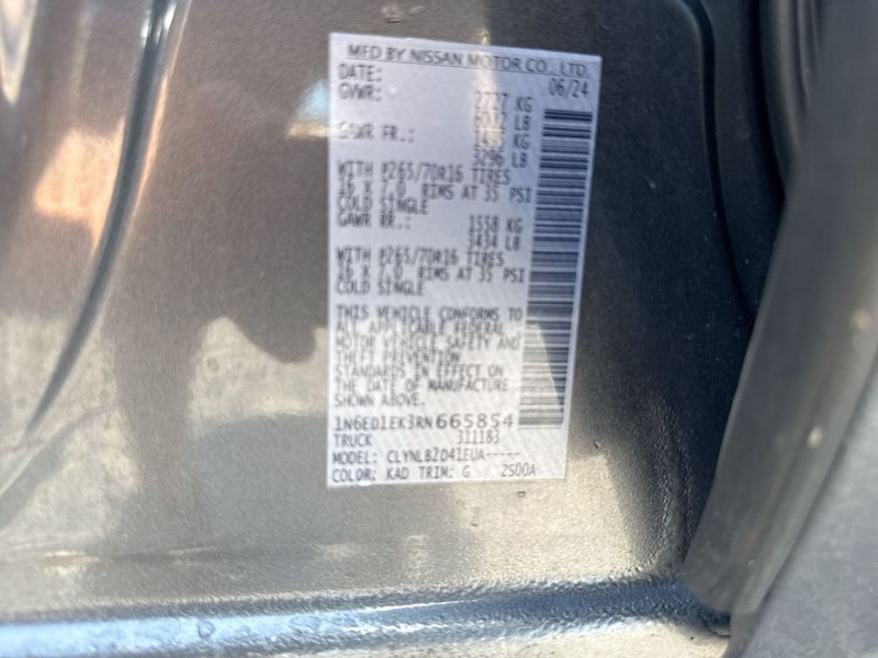 Nissan Frontier Vehicle Full-screen Gallery Image 38
