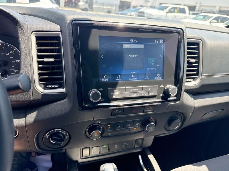 Nissan Frontier Vehicle Full-screen Gallery Image 40