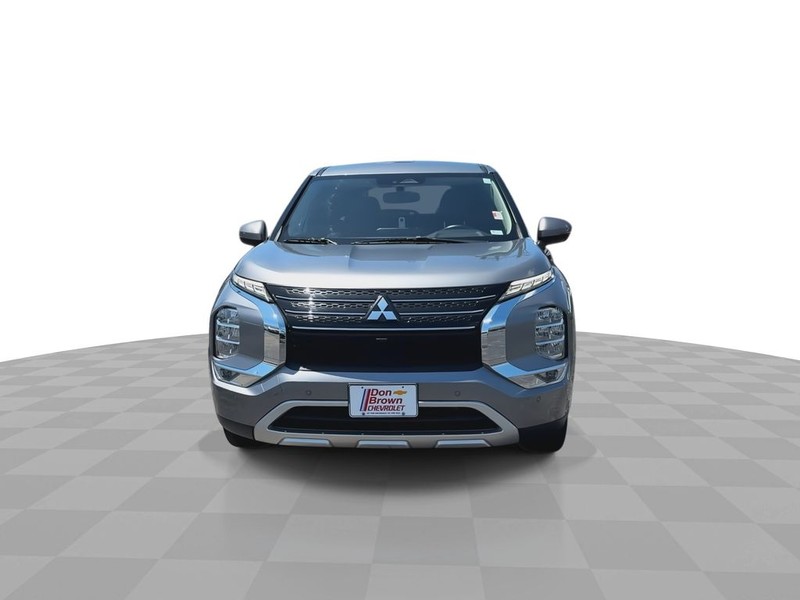 Mitsubishi Outlander Vehicle Full-screen Gallery Image 4